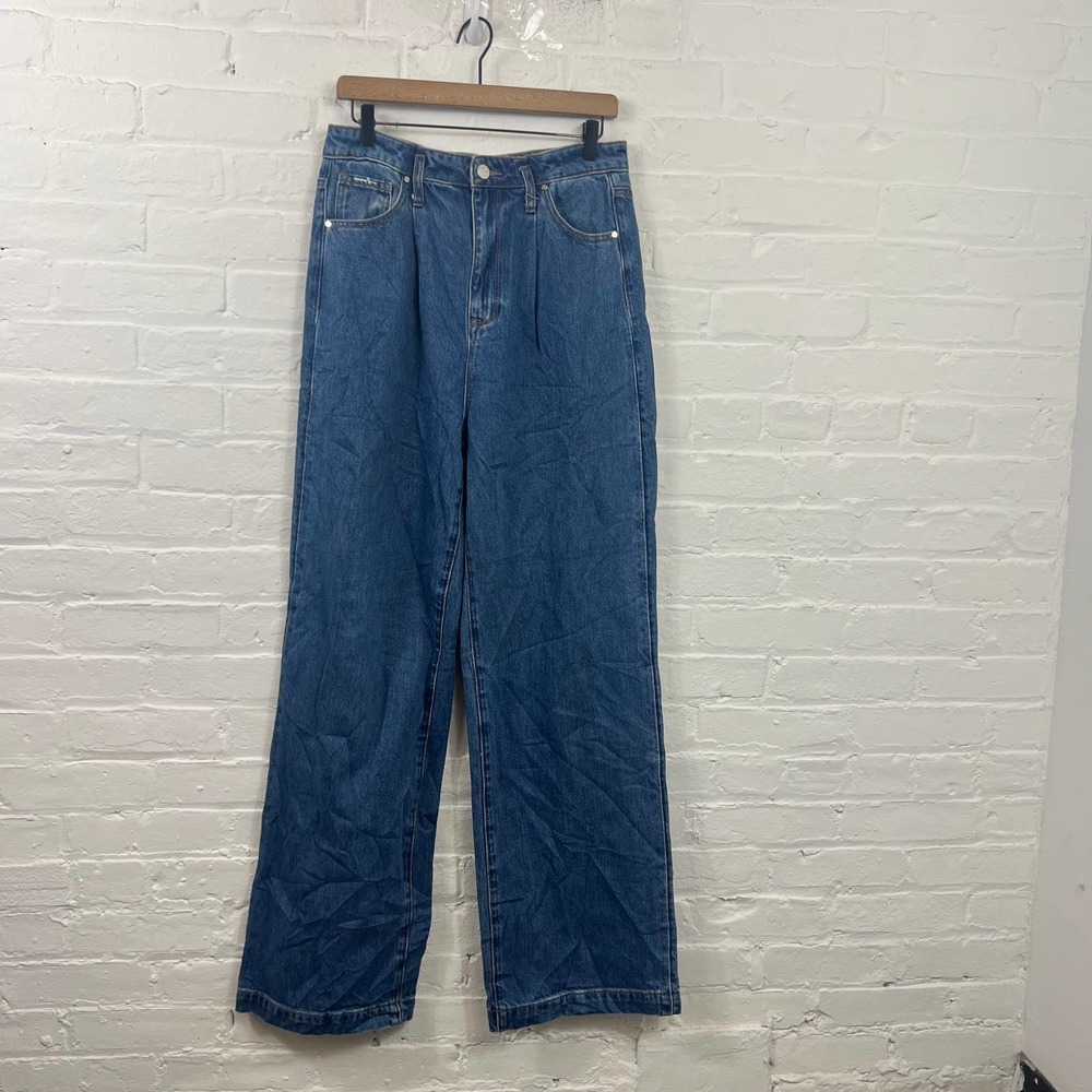 Wide leg high rise jeans with pleated front 28